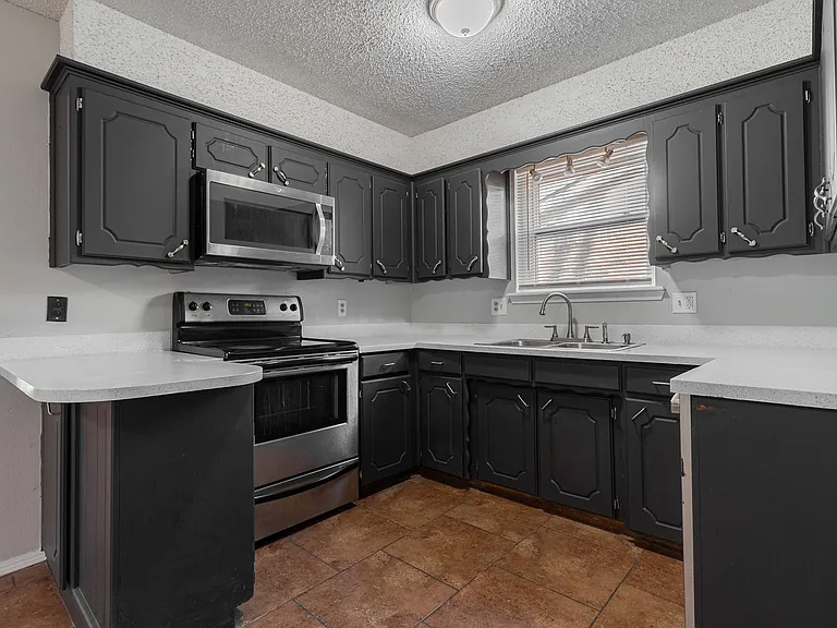821 Peregrine Dr — Photo 12