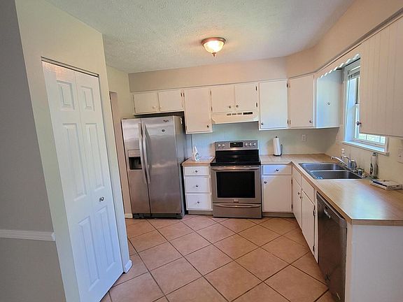 4th image of 3800 Sundart Dr