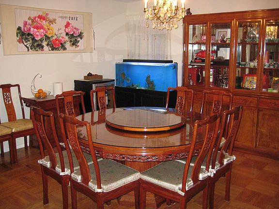 Huge formal dinning room