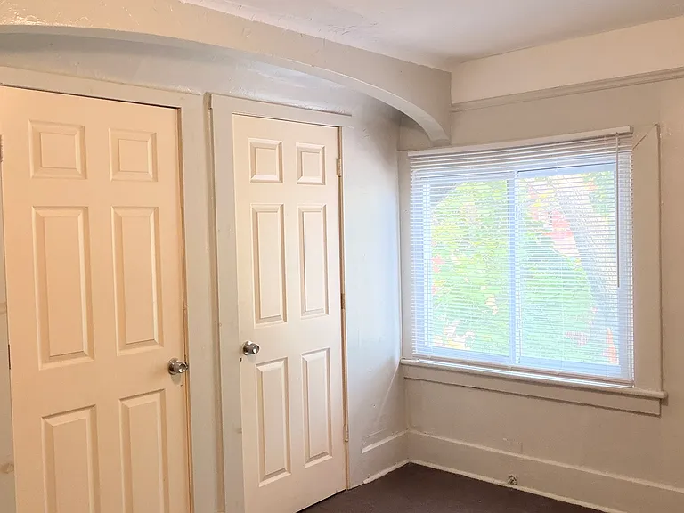 1601 Holyrood Rd — Photo 31