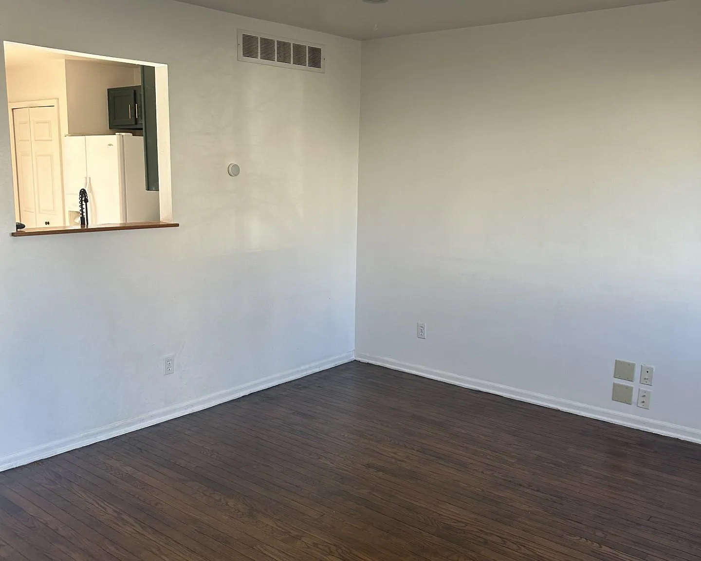 3 bed, 1.5 bath, 1212 sqft, $2,300 — Photo 4