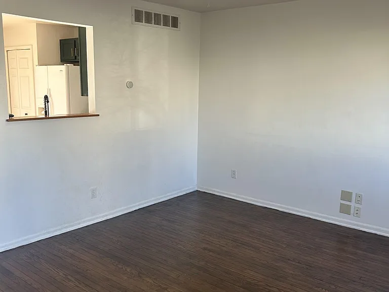 7077 Rolling Hills Dr — Photo 4
