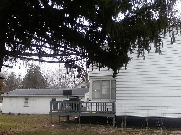 Left side w view of deck