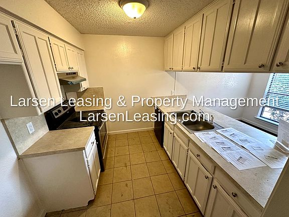 3rd image of 221 Mountainview Dr
