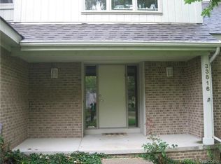 33816 Walnut Ln, Farmington Hills, MI 48331