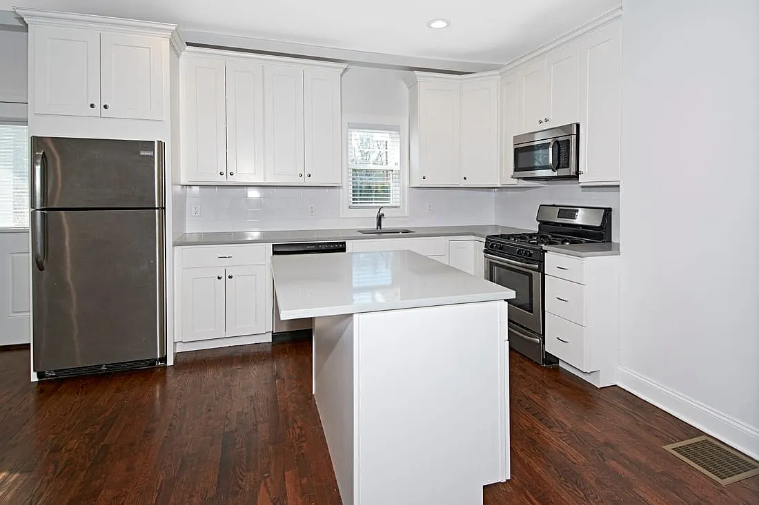 3 bed, 2.0 bath, 1604 sqft, $4,900 — Photo 4