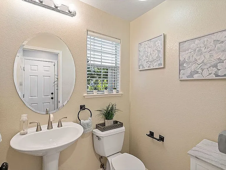 125 Sydney Ln — Photo 8