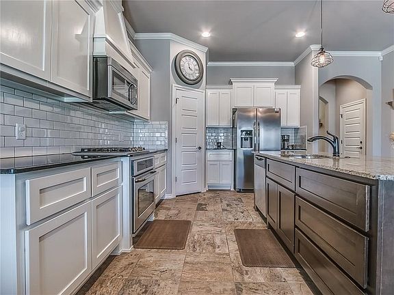 2nd image of 5712 Saint James Pl