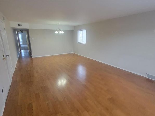 12586 Chardin Pl APT 4, Saint Louis, MO 63128