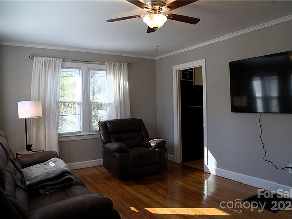 3rd image of 748 W 2nd St