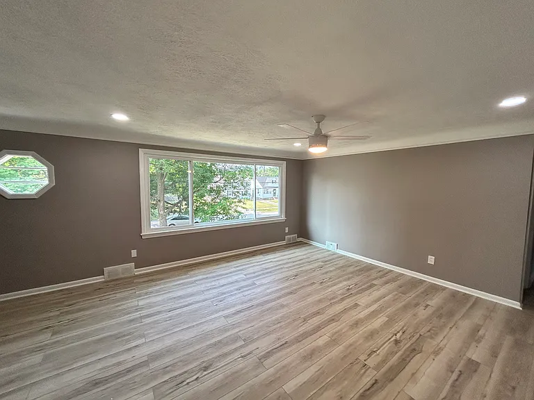 201-203 W Glendale St #203 — Photo 5