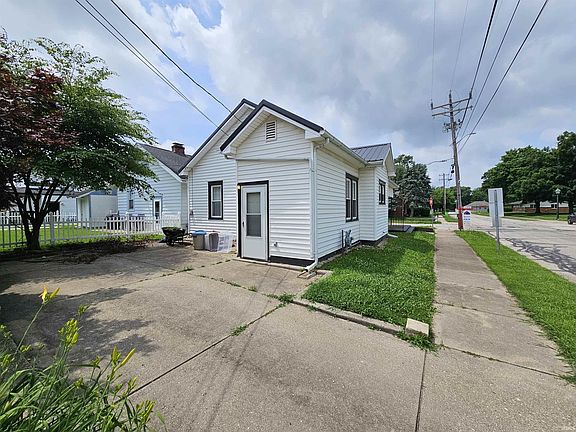 4th image of 202 Dubois St