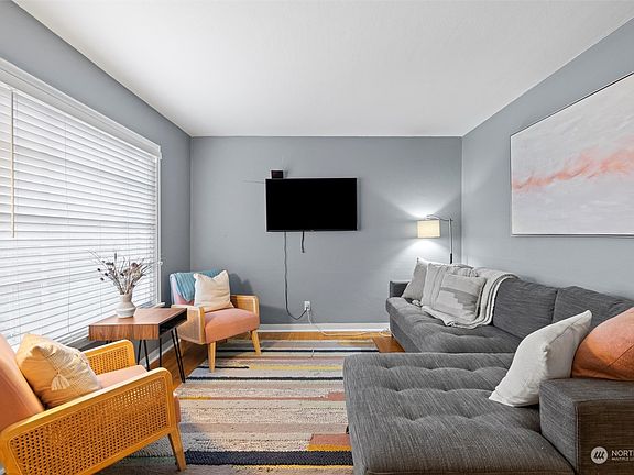 3rd image of 1504 Walla Walla Avenue