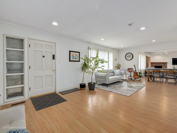 3rd image of 5549 Laurel Ave