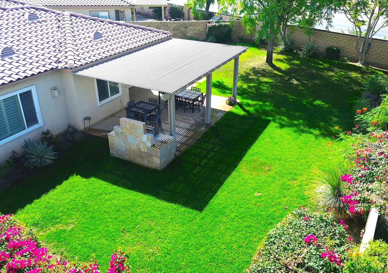 Beautiful Single story house Indian Palms Country Club. Gated Community with Tons of upgrades — Photo 3