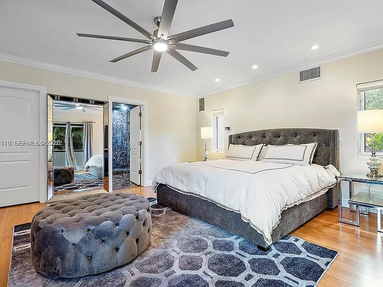 800 SW 12th Ave — Photo 34