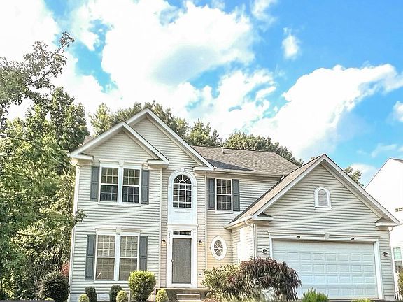 2nd image of 3919 Lynnhaven Ln