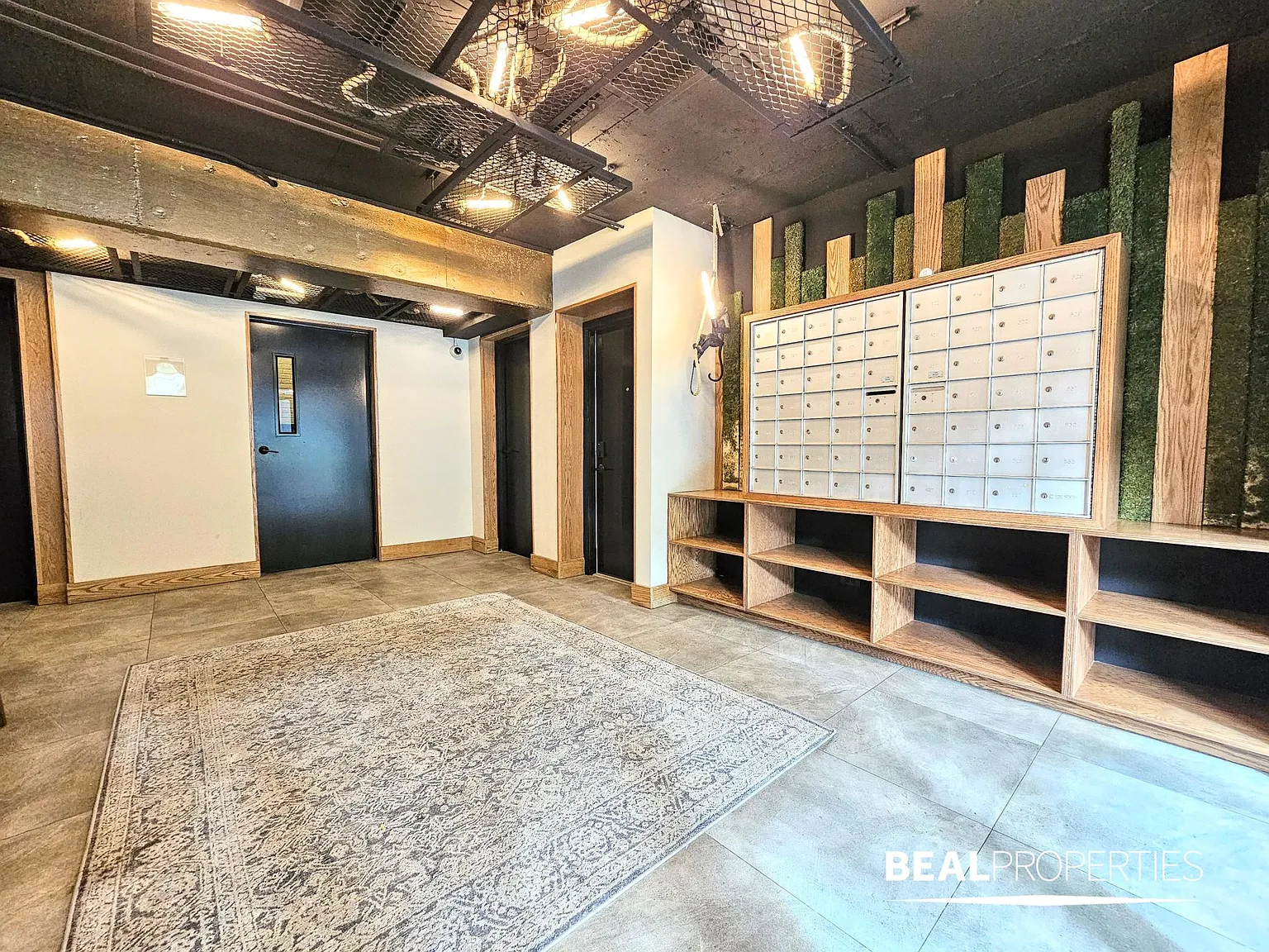528 W Oakdale — Photo 3