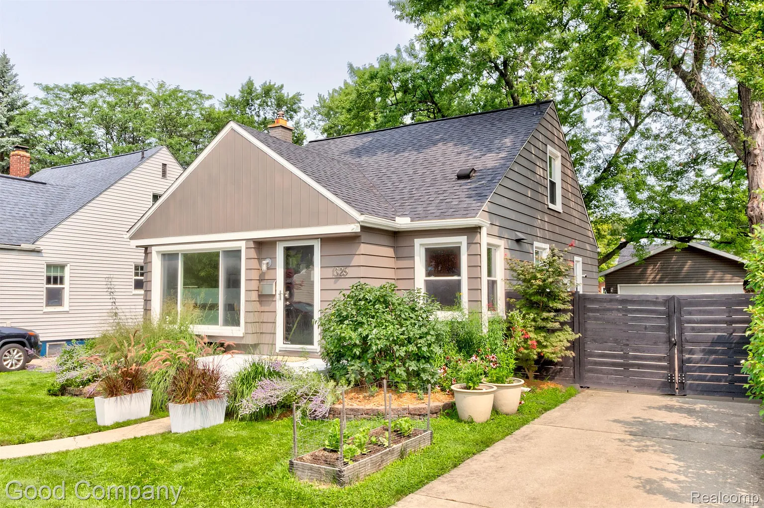 1326 Pearson St photo 1