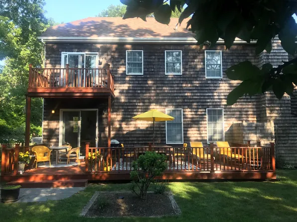 9 Summit Ave, East Hampton, NY 11937