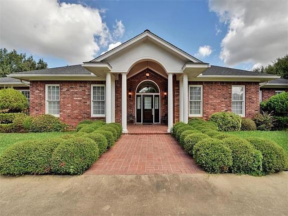 4th image of 38 Park Place Dr