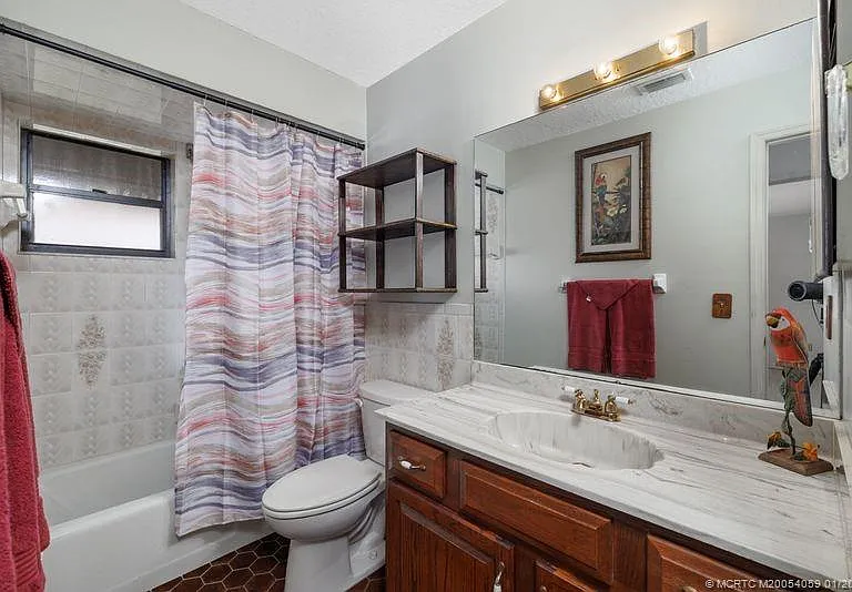 160 SE Duxbury Ave — Photo 18