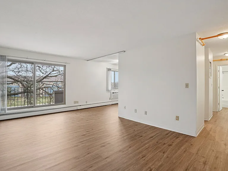 Eastside 1276 — Photo 30