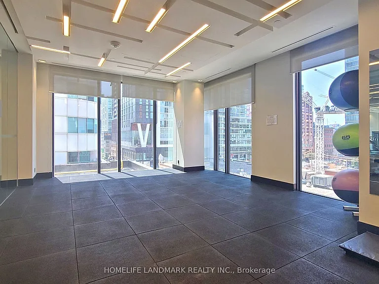 87 Peter St #617 — Photo 36