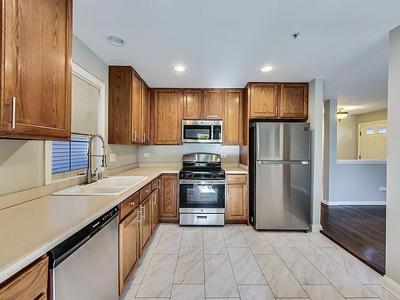 4th image of 2550 W Lake Ave #A