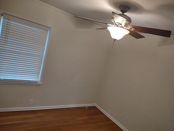 4th image of 1219 N Screenland Dr