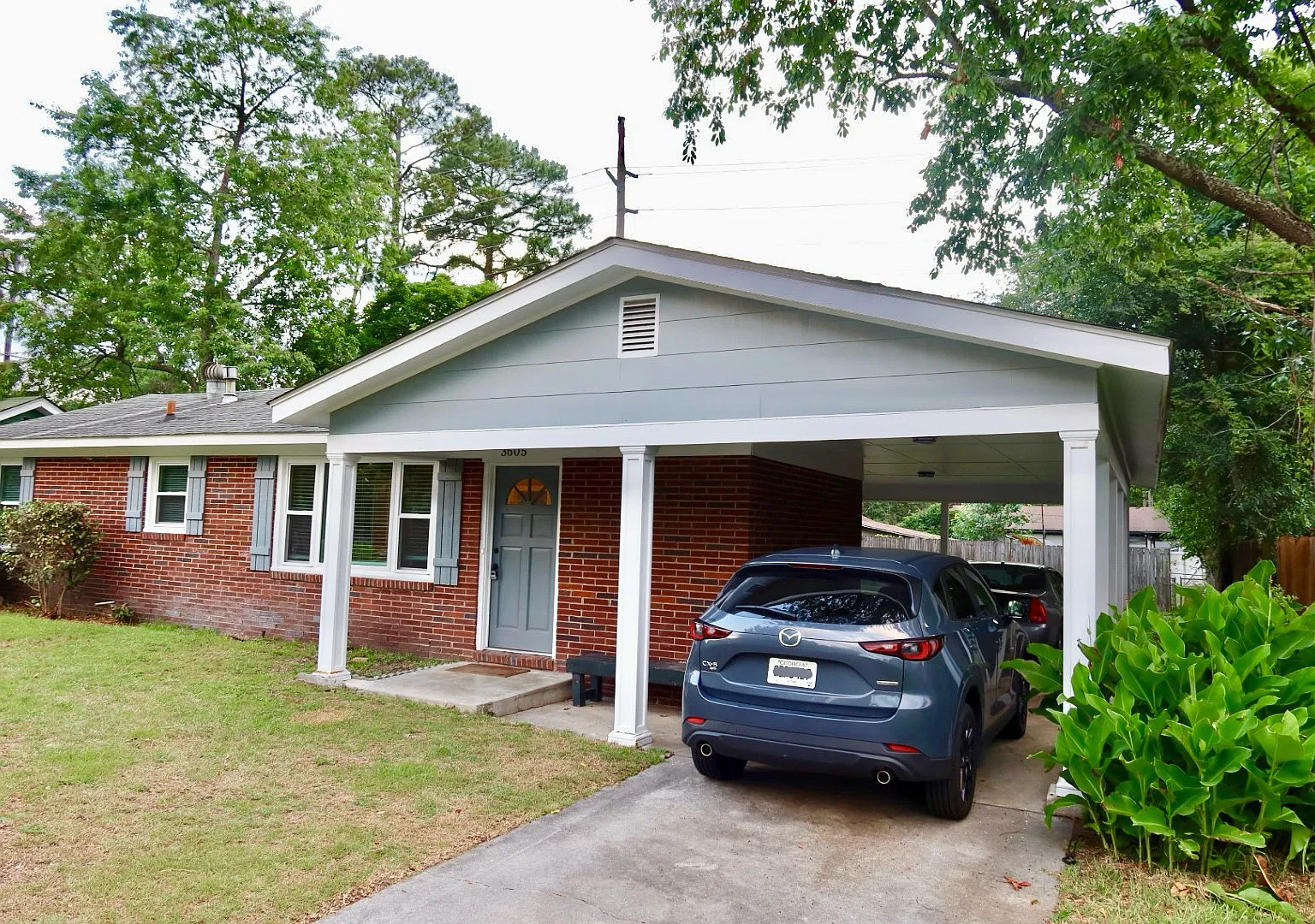3 bed, 1369 sqft, $2,200 — Photo 2