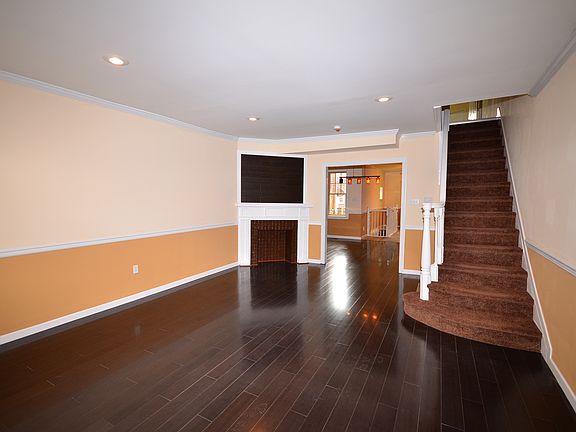 4th image of 1504 W Grange Ave