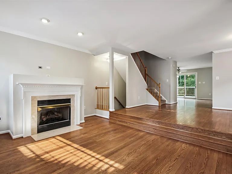 6733 Sullivan Way — Photo 4