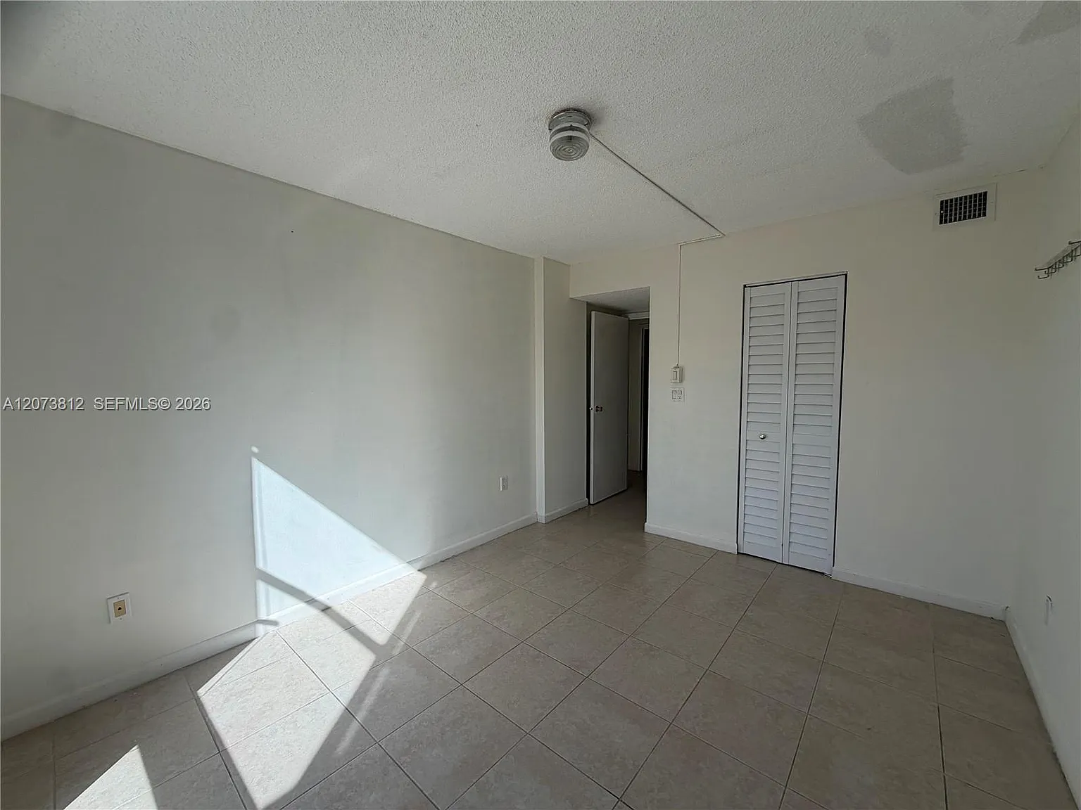Woodside Apts Condo — Photo 4