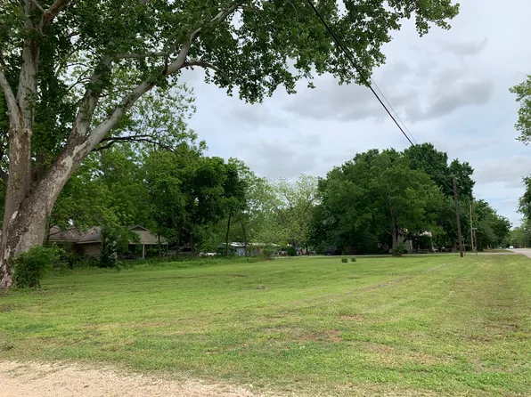 216 Washington St, Smithville, TX 78957