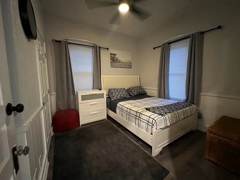 1077 Hampton St NW — Photo 6