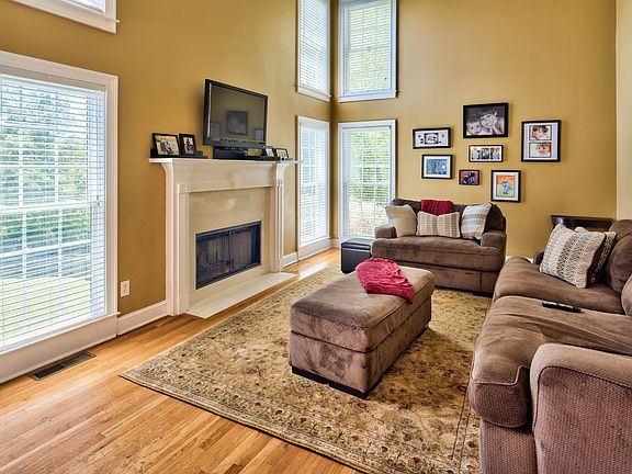 4th image of 1240 Westminster Way