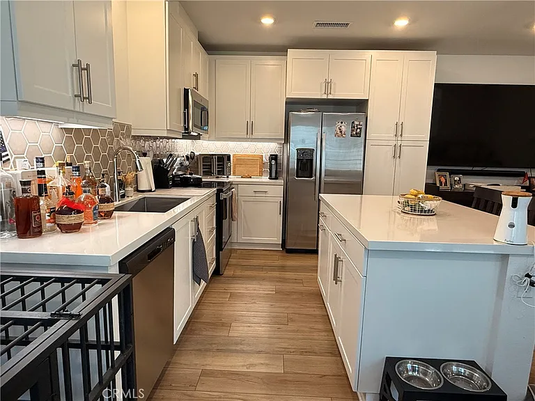 6123 Valentina Way — Photo 7
