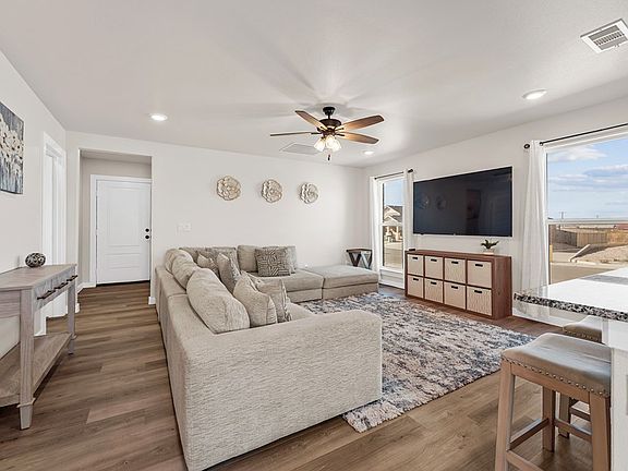 3rd image of 401 Boxelder Dr