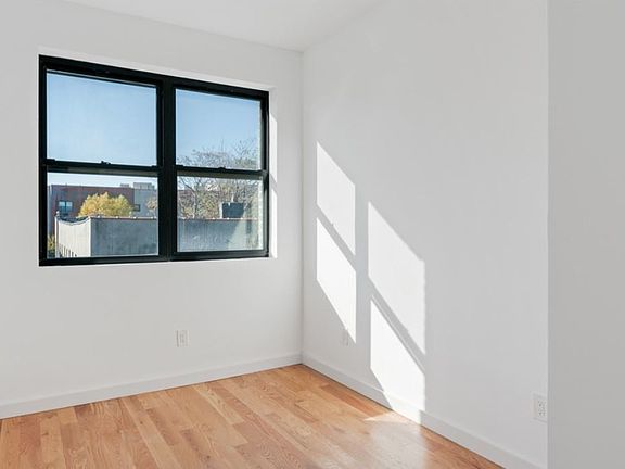 5th image of 722 Hinsdale St #3L