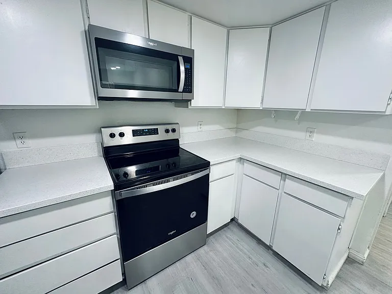 4225 Stewart Ave — Photo 11