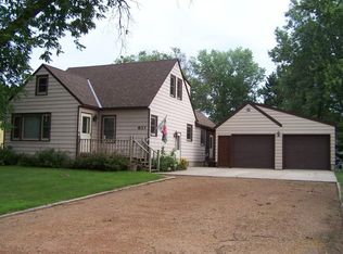 611 E 1st St, Litchfield, MN 55355