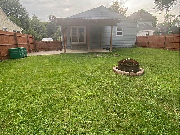 4th image of 946 College Ave