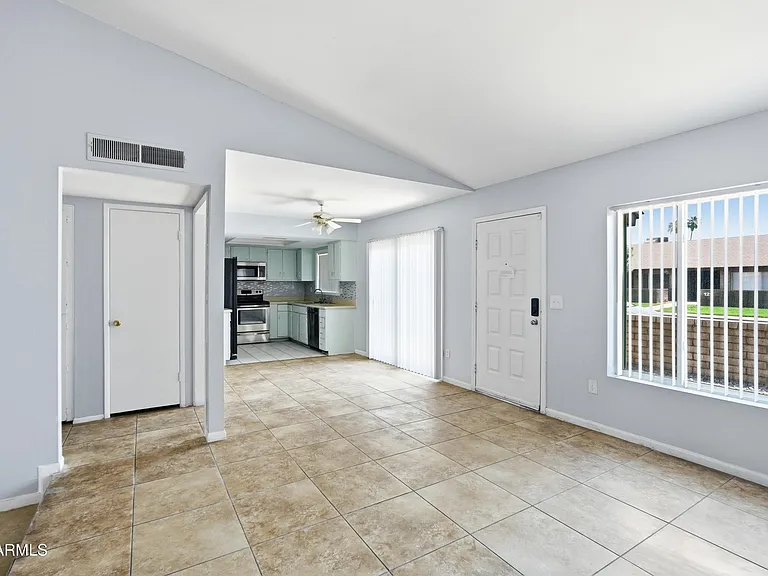 126 W Loma Vista Dr #101 — Photo 7