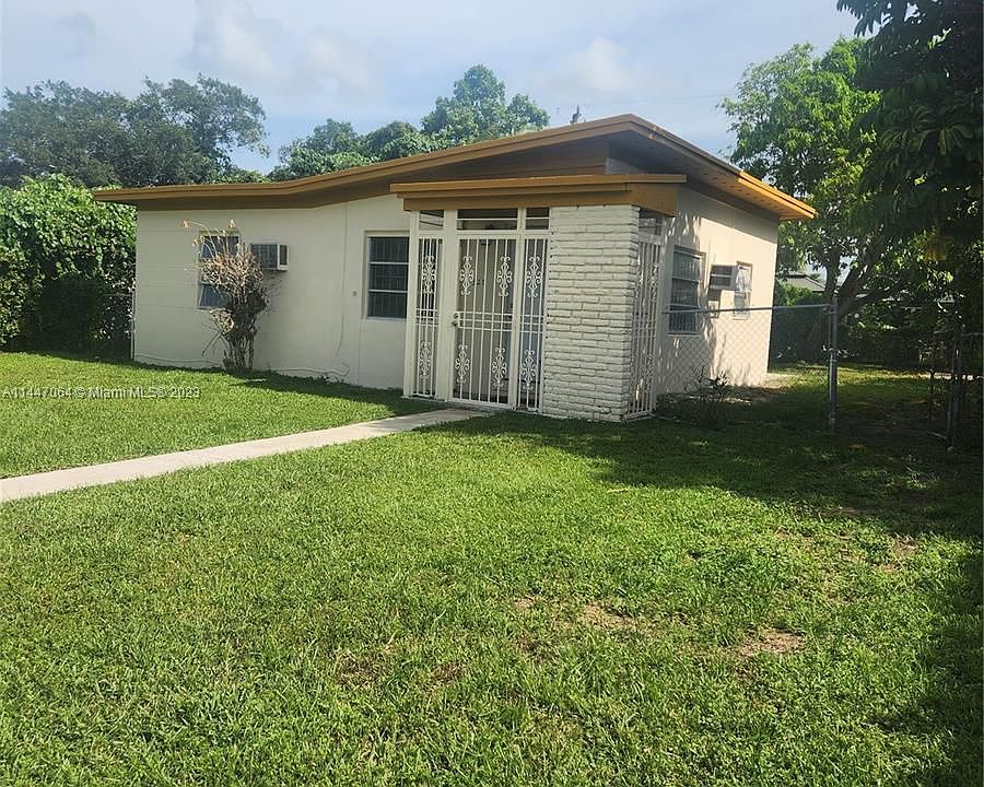 1st image of 320 NW 139th St