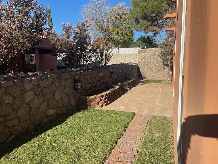 3496 Northpointe Dr — Photo 32