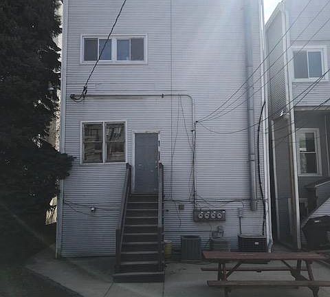 2nd image of 1242 W Diversey Pkwy #1
