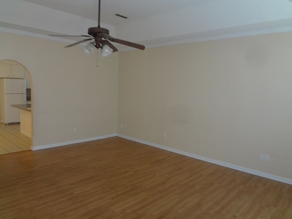 2nd image of 210 Superior Dr