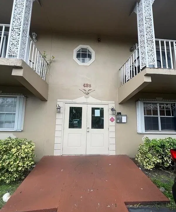 495 SE 8th St #242
