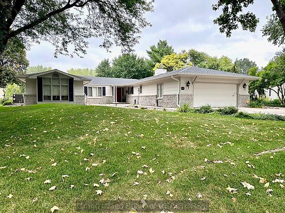 2nd image of 3112 Briarwood Blvd